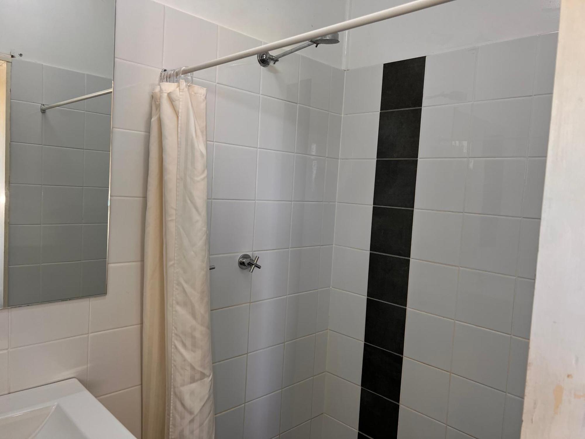 Bayview Motor 3*